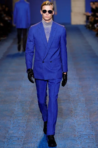 Look 25